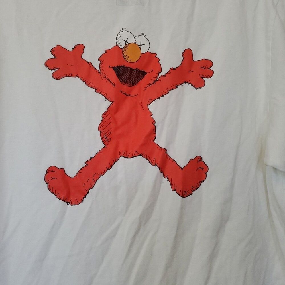Uniqlo x KAWS x Sesame Street Elmo Tee, White Size L‎ 100% Cotton